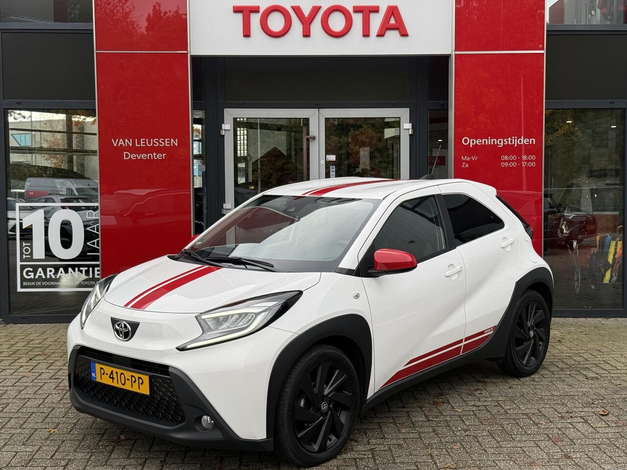 Toyota Aygo X - 1.0 VVT-i MT first NL-AUTO RED PACK 18'LM APPLE/ANDROID CARPLAY CAMERA CLIMA - AutoWereld.nl
