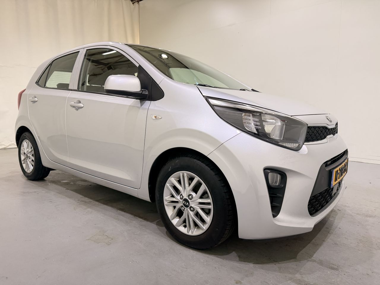 Kia Picanto - 1.0 DynamicLine Airco - AutoWereld.nl