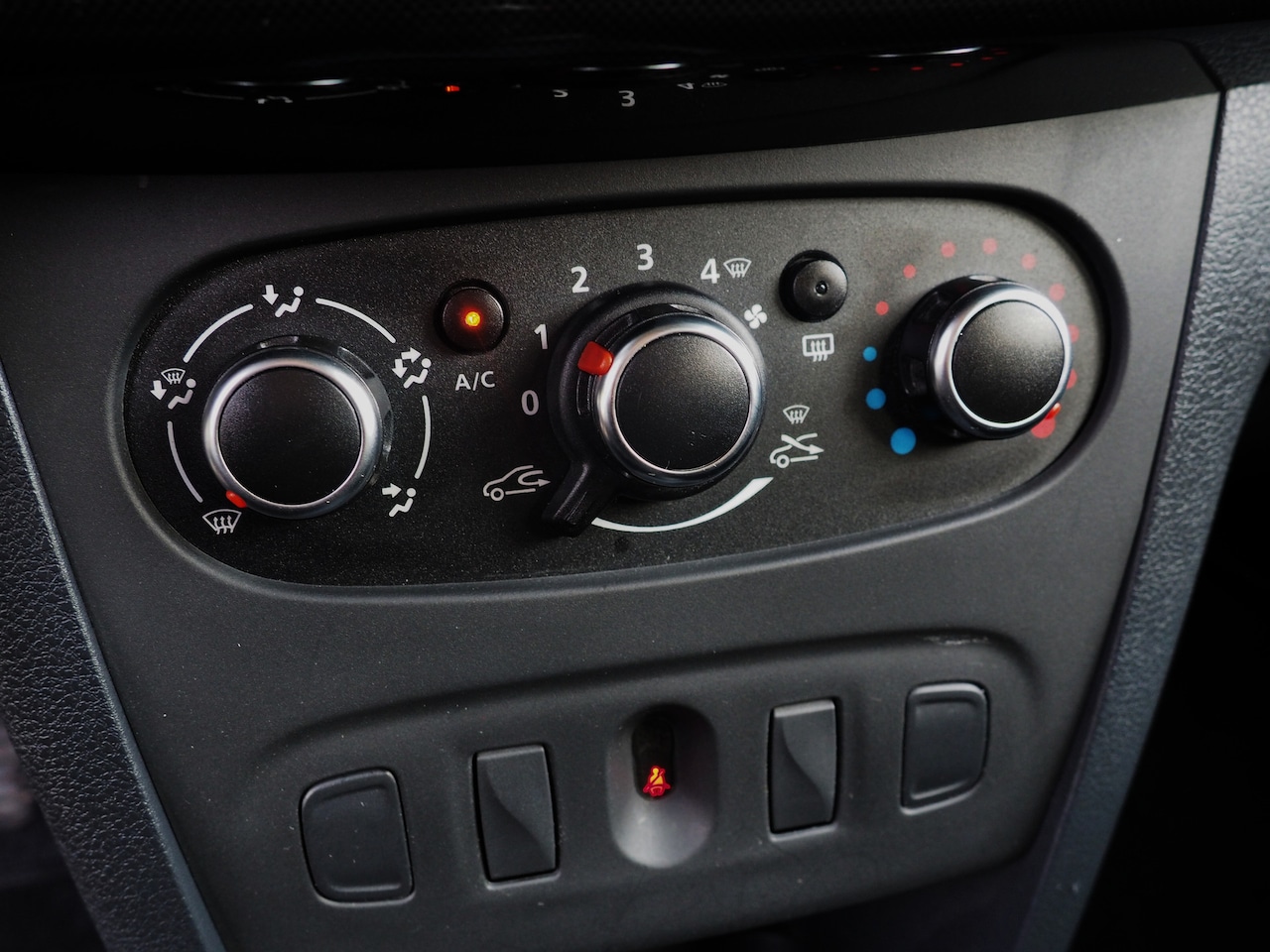 Dacia Sandero - 1.0 Sce Laureate NW MOTOR! AIRCO TREKH.