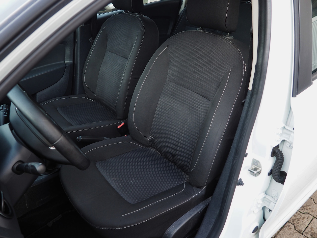 Dacia Sandero - 1.0 Sce Laureate NW MOTOR! AIRCO TREKH.