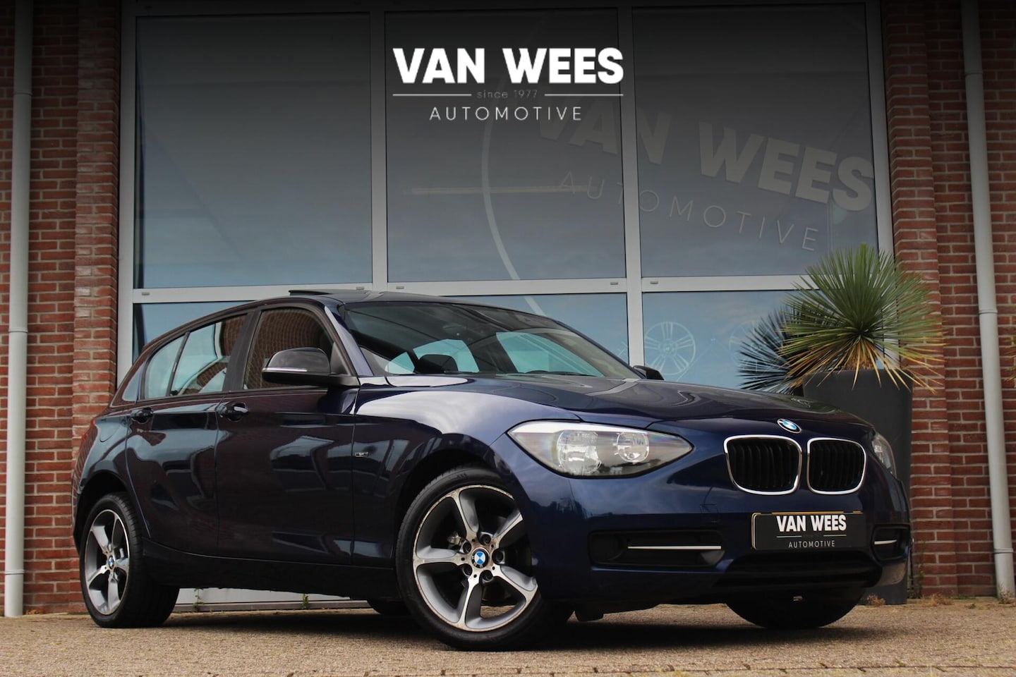 BMW 1-serie - 116i F20 Sport-Line 5-deurs | 17 inch | Dakraam | PDC | Cruise-control | Stoelverwarming | - AutoWereld.nl
