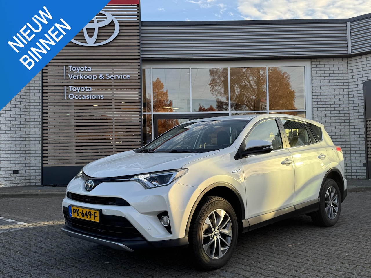 Toyota RAV4 - 2.5 HYBRID DYNAMIC AWD NL-AUTO TREKHAAK 1650 KG-TREKGEW LED KEYLESS NAVI BLUETOOTH EL-ACHT - AutoWereld.nl