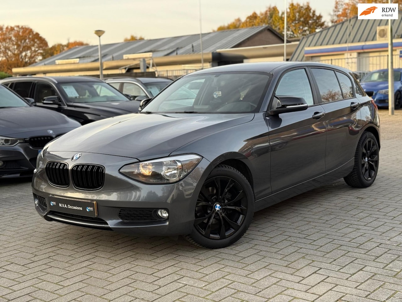 BMW 1-serie - 116i Business|Nieuwe Ketting + Klepseals|Automaat|Airco|Navigatie|Cruise control|Nette sta - AutoWereld.nl