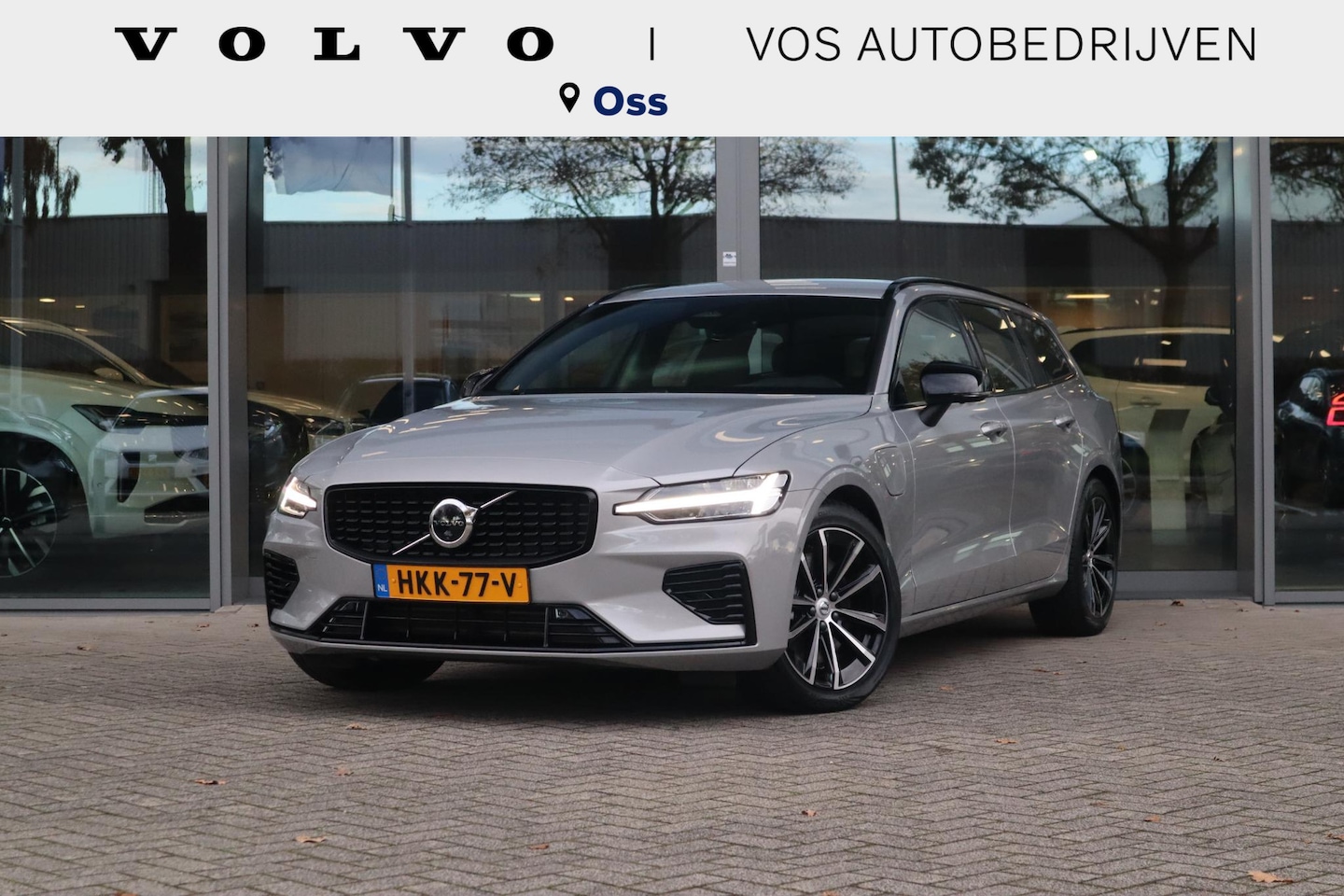 Volvo V60 - 2.0 T6 Plug-in hybrid AWD Plus Dark | Stoelverwarming voor + achter| Stuurwielverwarming| - AutoWereld.nl