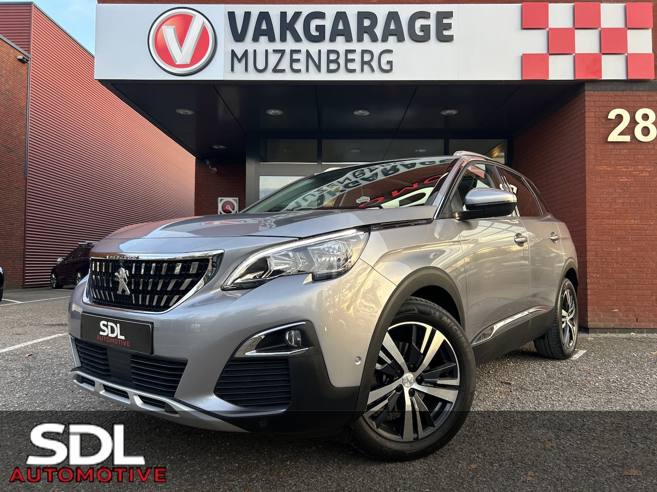 Peugeot 3008 - 1.2 PureTech Allure // LED // NAVI + CARPLAY // PDC V+A // CAMERA V+A // PANO/SCHUIFKANTEL - AutoWereld.nl