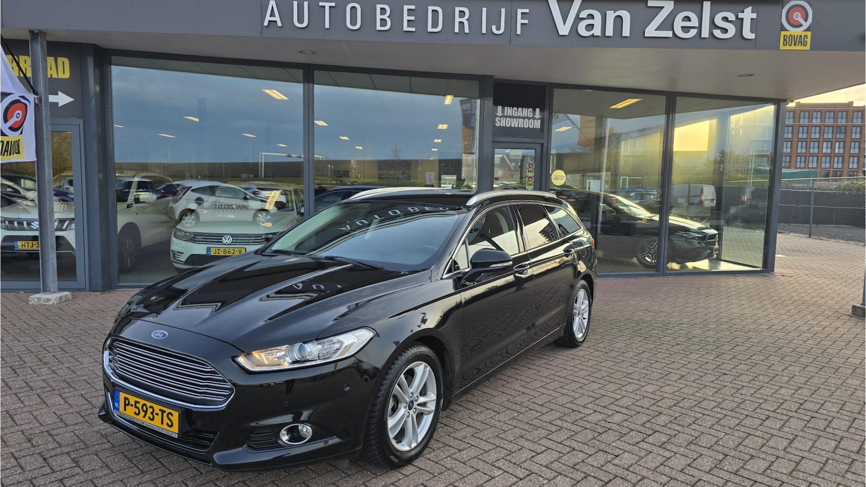 Ford Mondeo Wagon - 1.5 Titanium * Automaat * Navigatie * Voorstoelen verwarmd * Keyless entry* Climaat Contro - AutoWereld.nl