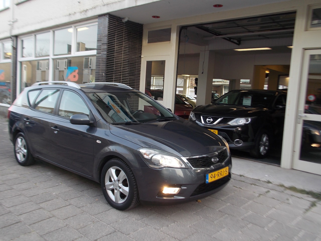 Kia Cee'd Sporty Wagon - 1.4 CVVT Navigator Plus Pack NAVI CAMERA CRUISE TREKHAAK 81 DKM!! - AutoWereld.nl