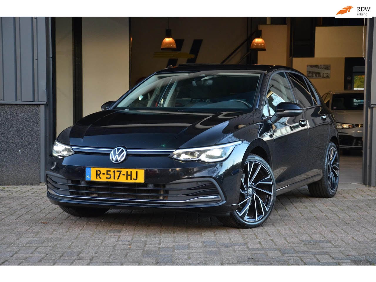 Volkswagen Golf - 1.5 eTSI Style Virtual|Alcantara|18inch - AutoWereld.nl