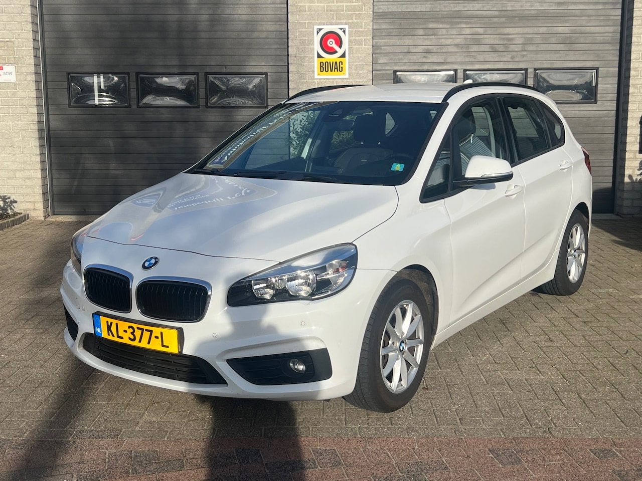 BMW 2-serie Active Tourer - 218i Essential *Navigatie*LM velgen* - AutoWereld.nl