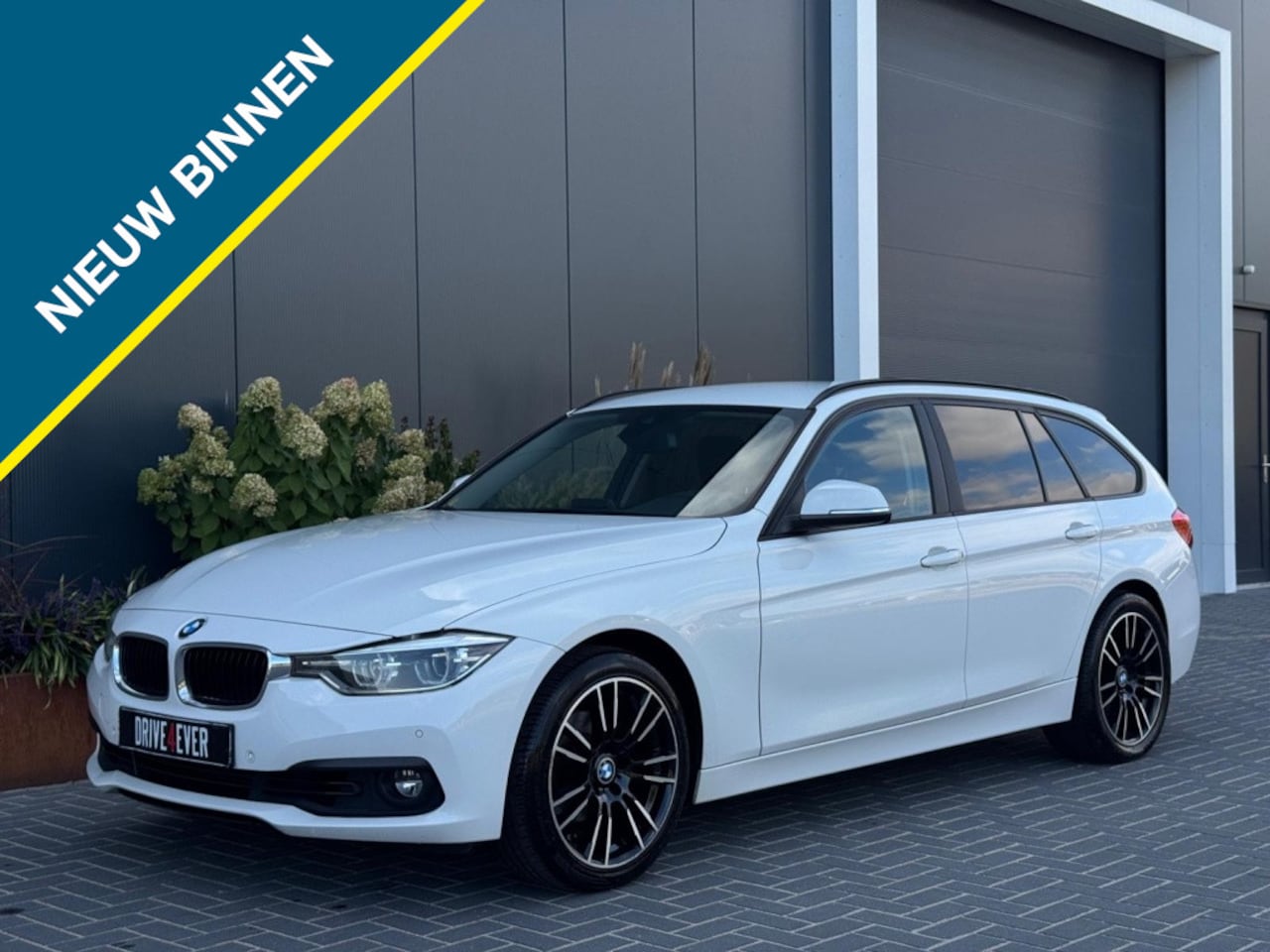BMW 3-serie - 318i Executive M19 NAVI PDC ELEK PAKKET SPORTVELGEN LED - AutoWereld.nl