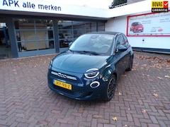 Fiat 500 C - 500e La Prima 42 kWh Cabrio Navi./Apple Car Play/Parkeersensoren V+A/17"Lmv/Lederen bekl./