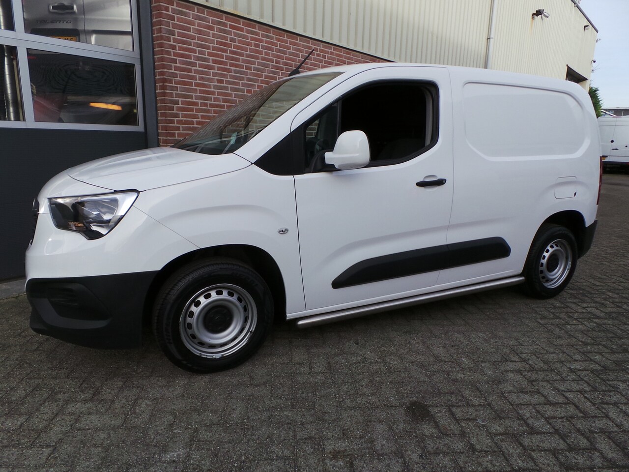 Opel Combo - 1.5D L1H1 102pk Edition Airco,Gr-Scherm,Pdc,Enz - AutoWereld.nl
