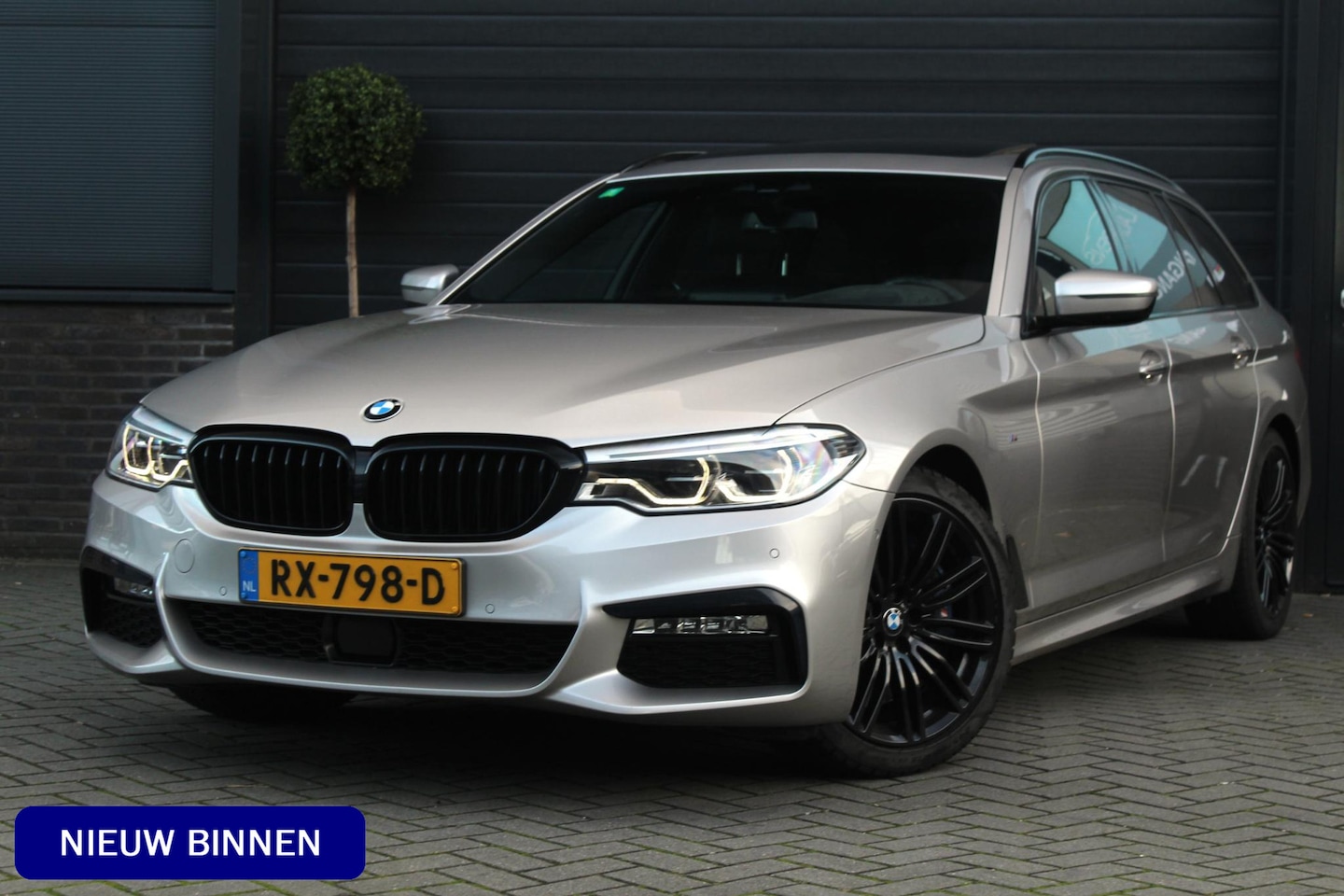 BMW 5-serie Touring - 540i xDrive M-Sport High Executive | Panorama Dak | Comfort Stoelen | Trekhaak | HUD - AutoWereld.nl