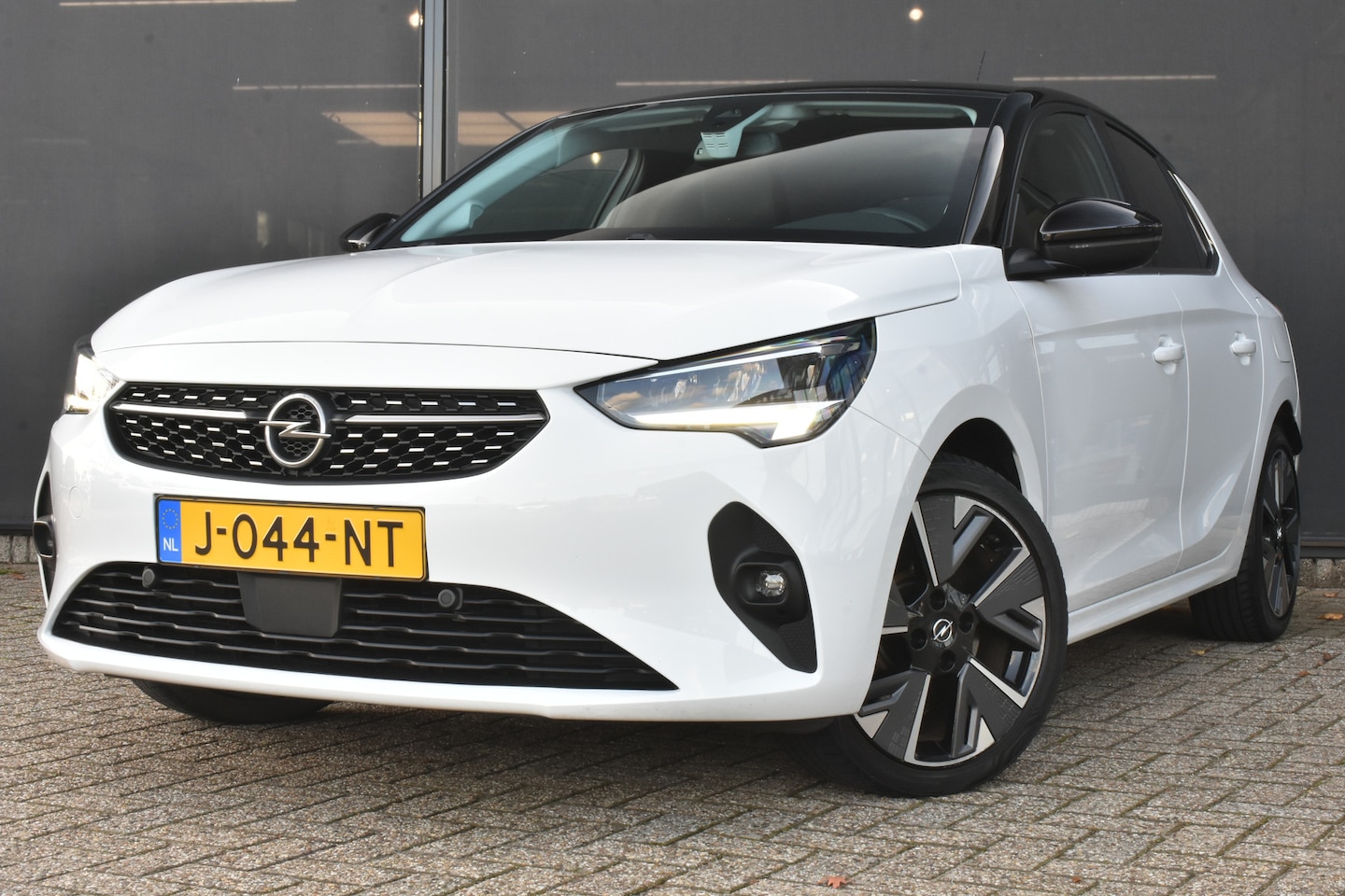 Opel Corsa-e - Elegance 50 kWh 3 Fase | 1e Eig. | Dealeronderhouden | Stuur/Stoelverwarming | Navigatie | - AutoWereld.nl