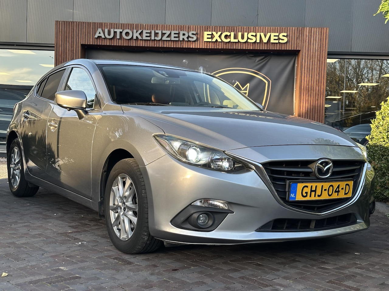 Mazda 3 - 2.0 TS+ DAB PDC Leder Cruise control Regensensor Voorstoelen verw. - AutoWereld.nl