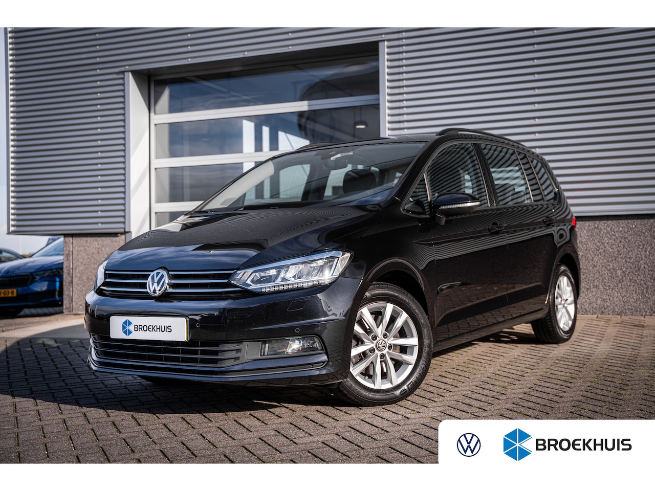 Volkswagen Touran - 1.5 TSI Comfortline 7p | Cruise control adaptief | Trekhaak | Voorstoelen verwarmd - AutoWereld.nl
