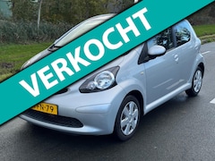 Toyota Aygo - 1.0-12V Comfort Navigator / AIRCO / AUTOMAAT