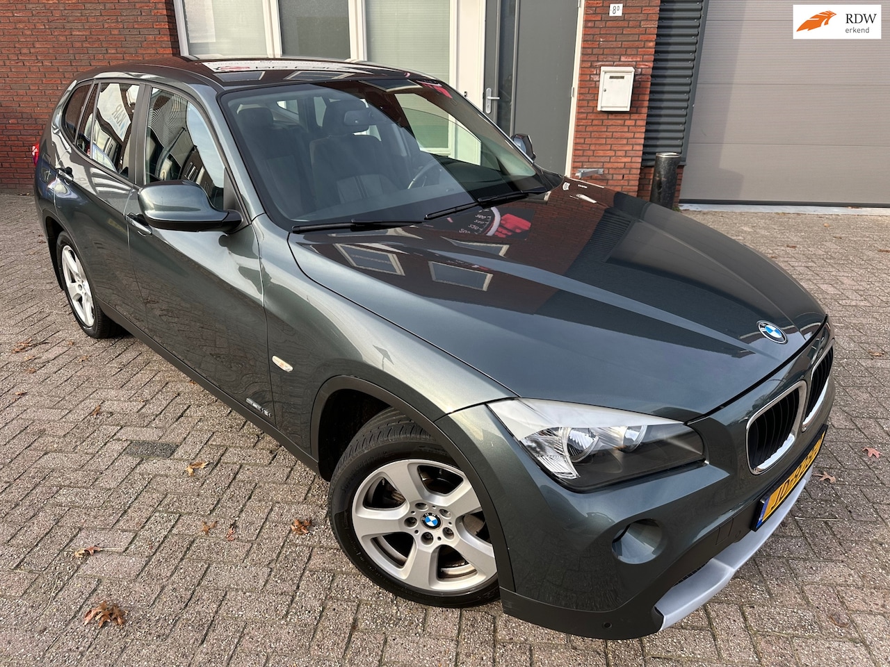 BMW X1 - SDrive18i Executive / Clima / PDC / LM / Stoelverwarming - AutoWereld.nl