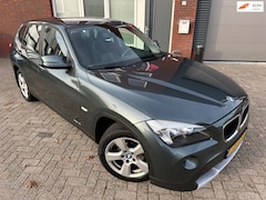 BMW X1 - SDrive18i Executive / Clima / PDC / LM / Stoelverwarming