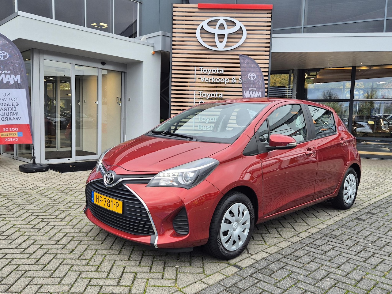 Toyota Yaris - 1.3 VVT-i ASPIRATION 5-DEURS Toyota Yaris 1.3 VVT-i Aspiration TREKHAAK 880KG TREKGEWICHT - AutoWereld.nl