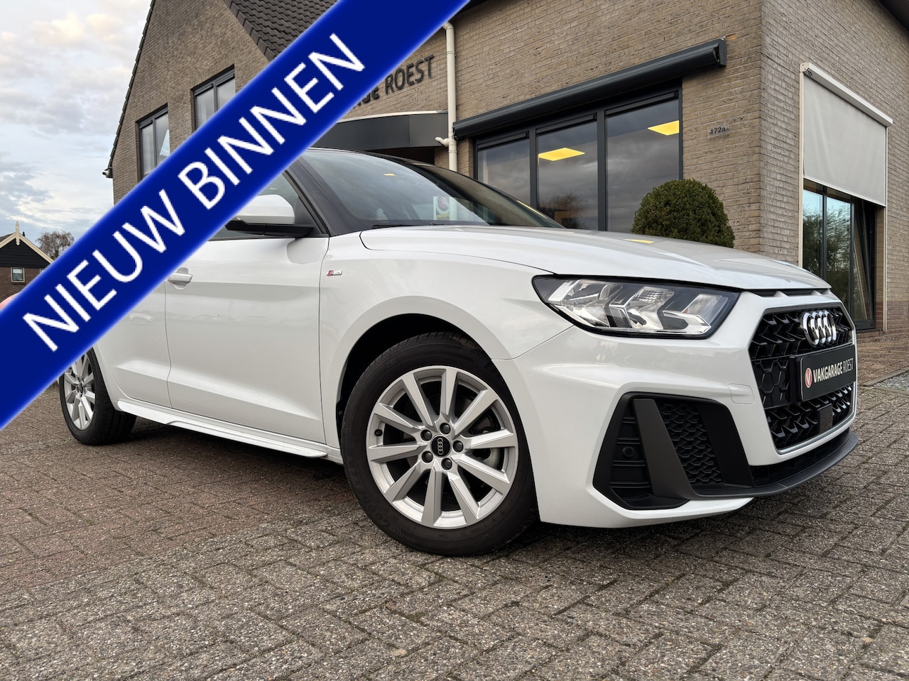 Audi A1 Sportback - 30 TFSI S edition Automaat Digi-dash / Parksensors / Zwart dak - AutoWereld.nl