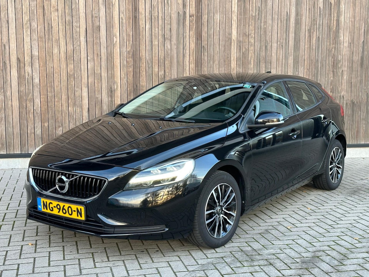 Volvo V40 - 2.0 D2 Nordic+ | XENON | NAVI | - AutoWereld.nl