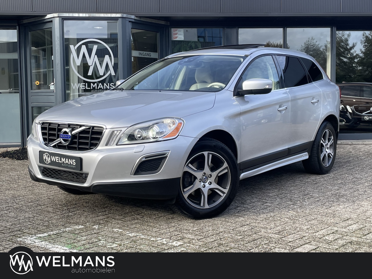 Volvo XC60 - 3.0 T6 AWD Summum | Pano | P-Camera | Keyless | Trekhaak - AutoWereld.nl