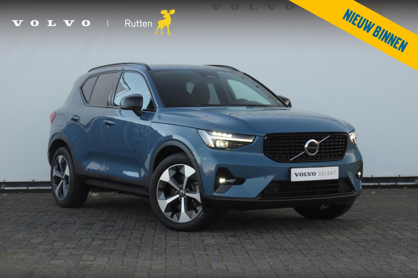 Volvo XC40 - 212PK Automaat B4 Plus Dark Elektrische stoelen met geheugen/ Harman kardon audio/ BLIS/ S - AutoWereld.nl