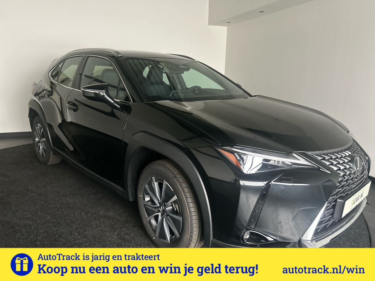 Lexus UX - 300e Business Line 73 kWh | Nieuwprijs € 55.100,00, 45% korting | Adaptieve cruise control - AutoWereld.nl