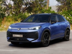 Volkswagen T-Roc - 1.5 eTsi R-Line First Edition 150 pk 7 versn. DSG · Achteruitrijcamera · Electrische achte