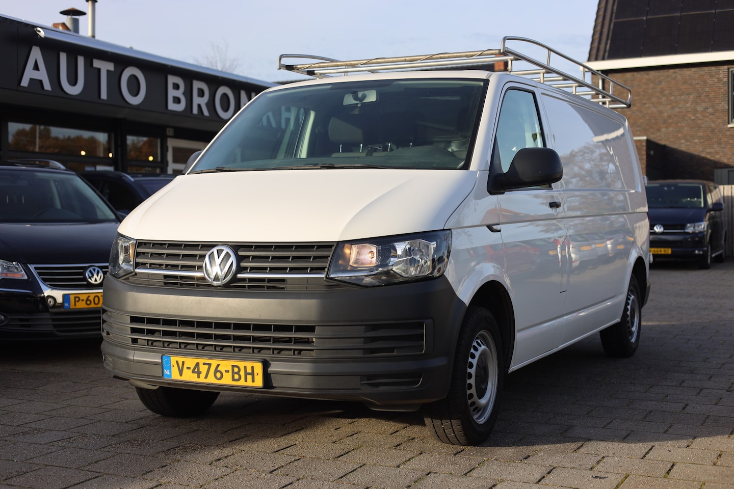 Volkswagen Transporter - 2.0 TDI L2H1 AIRCO | TREKHAAK - AutoWereld.nl