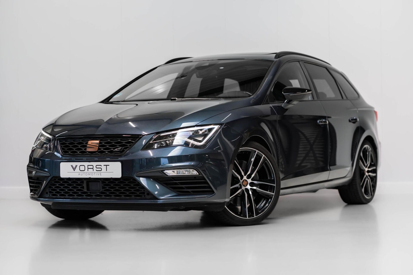 SEAT Leon Sportstourer - 2.0 TSI CUPRA ST 4Drive Pano Beats Schaalstoel - AutoWereld.nl