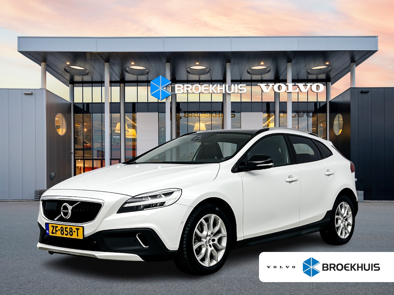 Volvo V40 Cross Country - T3 Polar+ Luxury | 17" Allseason | Trekhaak | Adaptieve cruise | BLIS | Elektrisch verst. - AutoWereld.nl