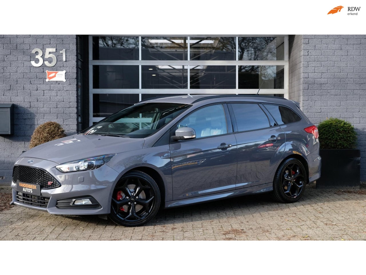 Ford Focus Wagon - 2.0 ST 250 ST-3 Stealth Grey - AutoWereld.nl