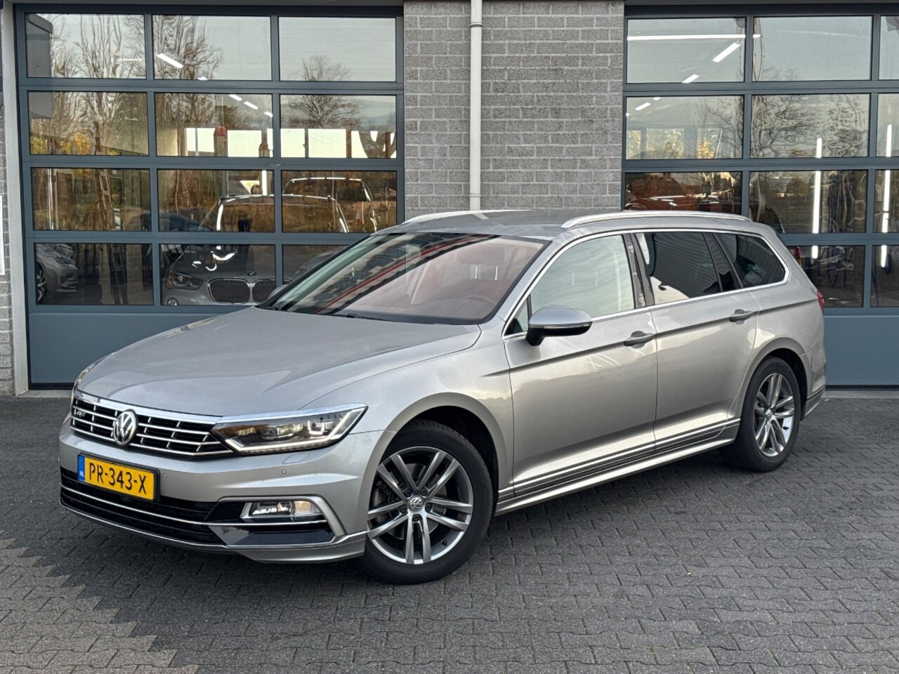 Volkswagen Passat Variant - 1.4 TSI Highline Business R LINE | TREKHAAK | - AutoWereld.nl