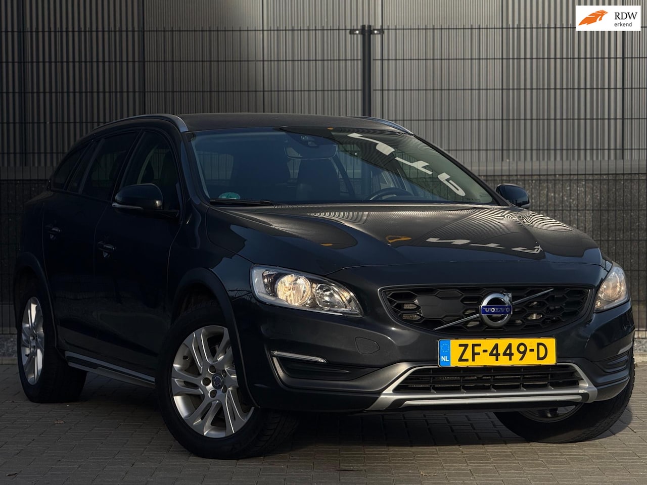 Volvo V60 Cross Country - 2.0 D3|Leer|Trekhaak|Cruise|Navi - AutoWereld.nl