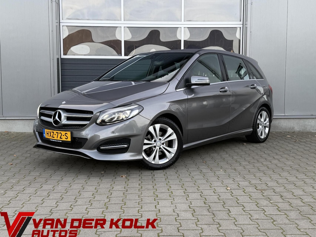 Mercedes-Benz B-klasse - 180 Business Leder Xenon CarPlay Navigatie Cruise Climate Trekhaak Sensoren - AutoWereld.nl