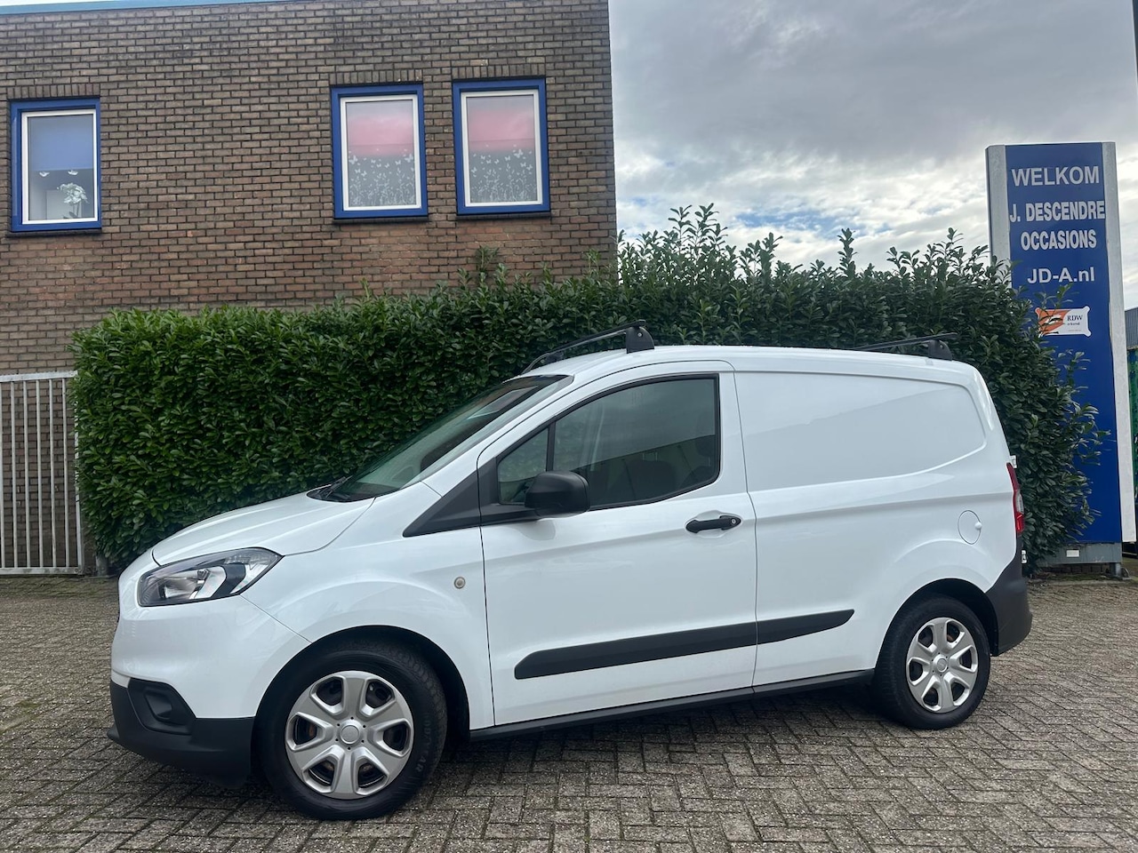 Ford Transit Courier - 1.0 Ambiente Airco, Elec.Pakket, Dakrail!!!! - AutoWereld.nl