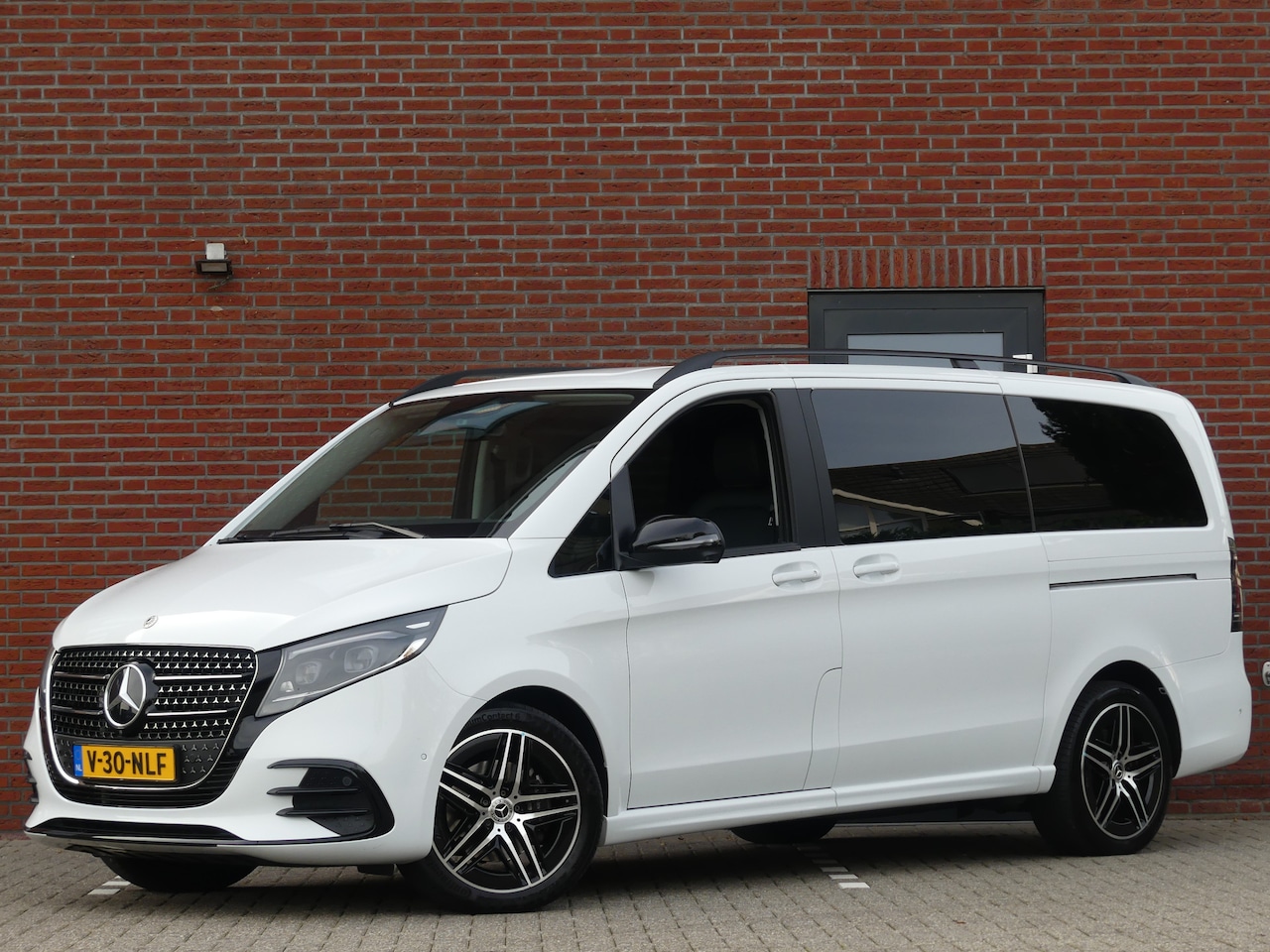 Mercedes-Benz V-klasse - 250d Lang AMG Pakket Dubbel Cabine Trekhaak/LEER/LED - AutoWereld.nl