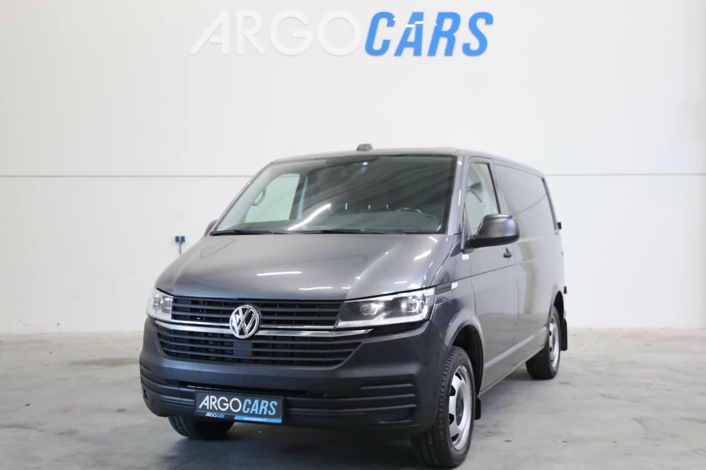 Volkswagen Transporter - 2.0 TDI T6.1 DSG 199PK LED CAMERA TREKHAAK CARPLAY ARCO CRUISE CONTROL LEASE V/A € 132,- p - AutoWereld.nl