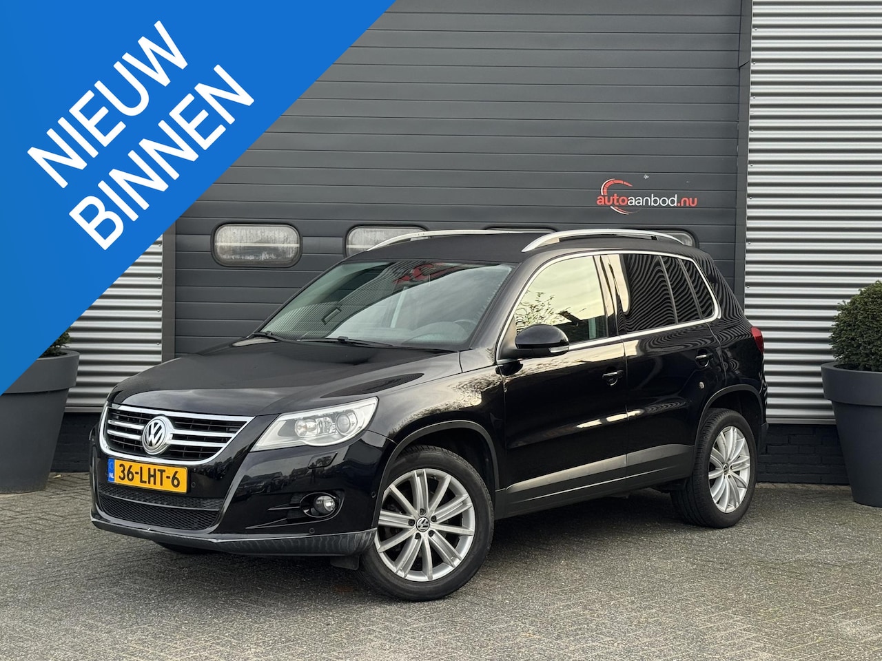 Volkswagen Tiguan - 1.4 TSI Sport&Style | Navigatie | Camera | Xenon | Climate Control | Lichtmetalen Velgen | - AutoWereld.nl