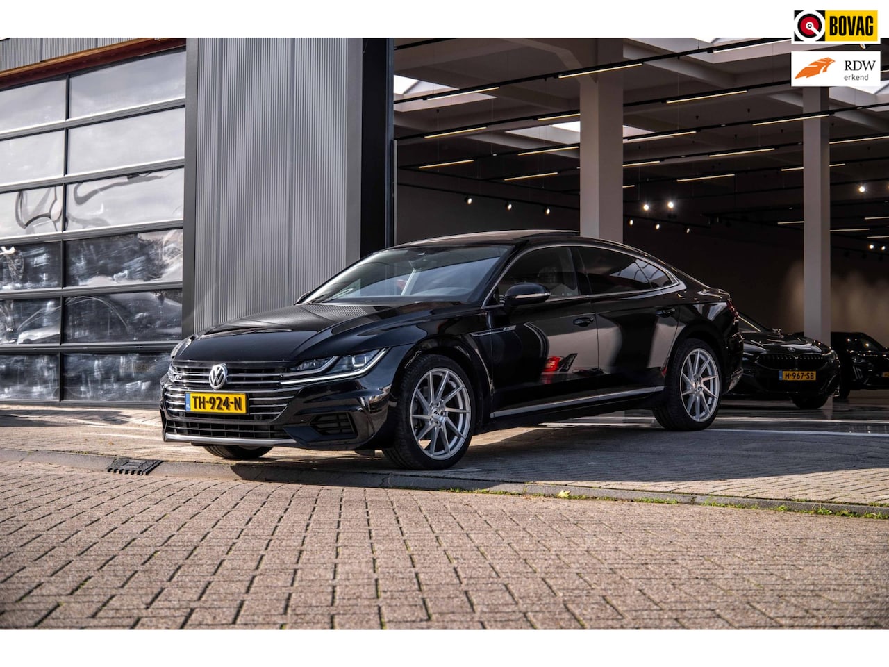 Volkswagen Arteon - 1.5 TSI Business 3x R-line|Pano|Trekhaak|Led|Camera|Carplay|Acc|Keyless|Virtual Cockpit| - AutoWereld.nl
