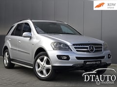 Mercedes-Benz M-klasse - V8 Diesel EDITION Luchtvering (nieuw) Panorama Harman/Kardon Leder Trekhaak Grijs Kenteken