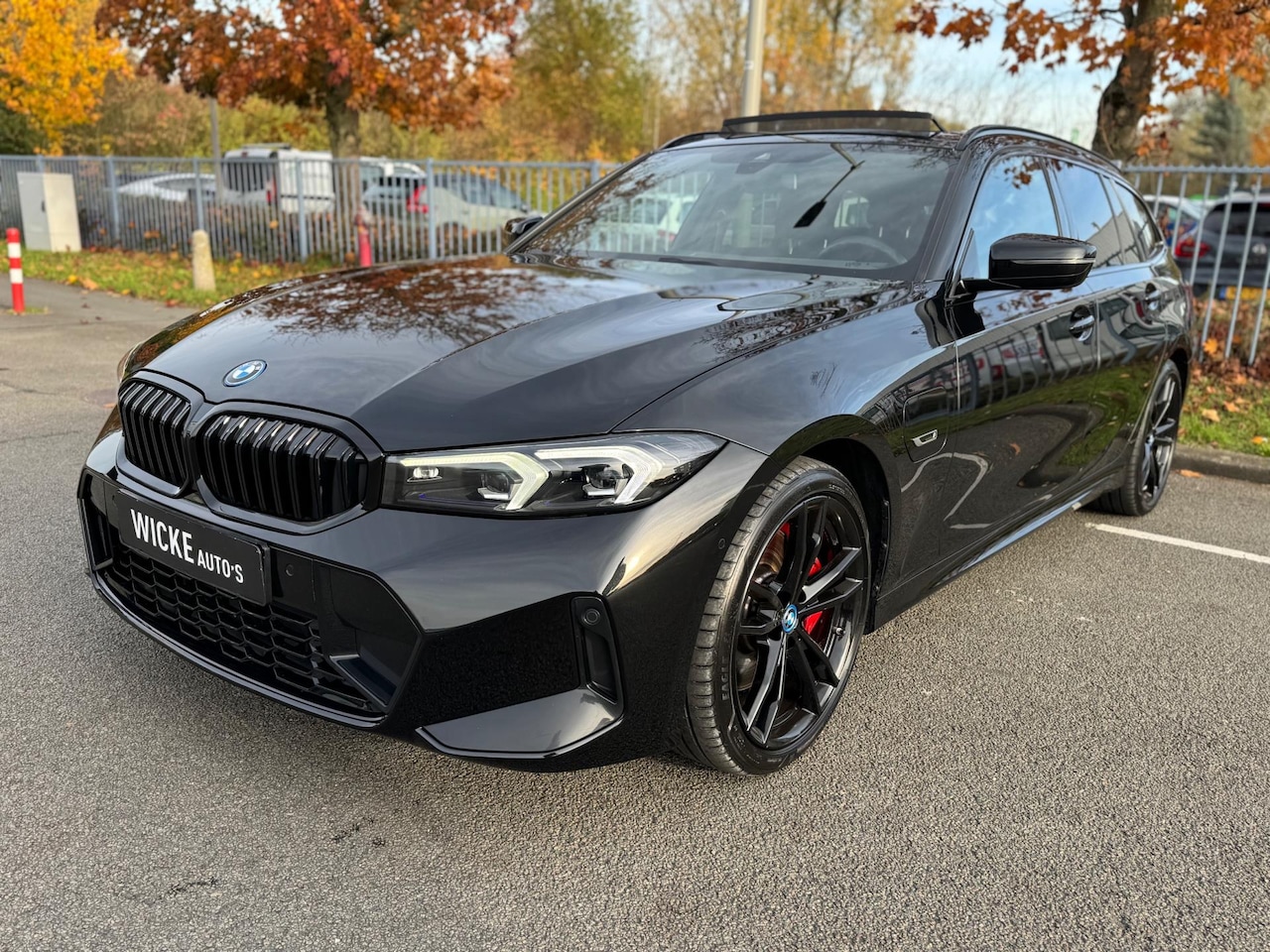BMW 3-serie Touring - 330e xDrive High Executive Panorama Leder Camera - AutoWereld.nl