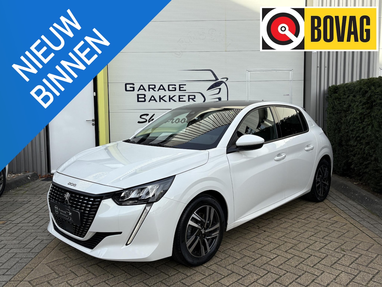 Peugeot 208 - 1.2 PureTech Allure Panoramadak, 360 Camera, Stoelverwarming, Cruise Control Adaptief - AutoWereld.nl