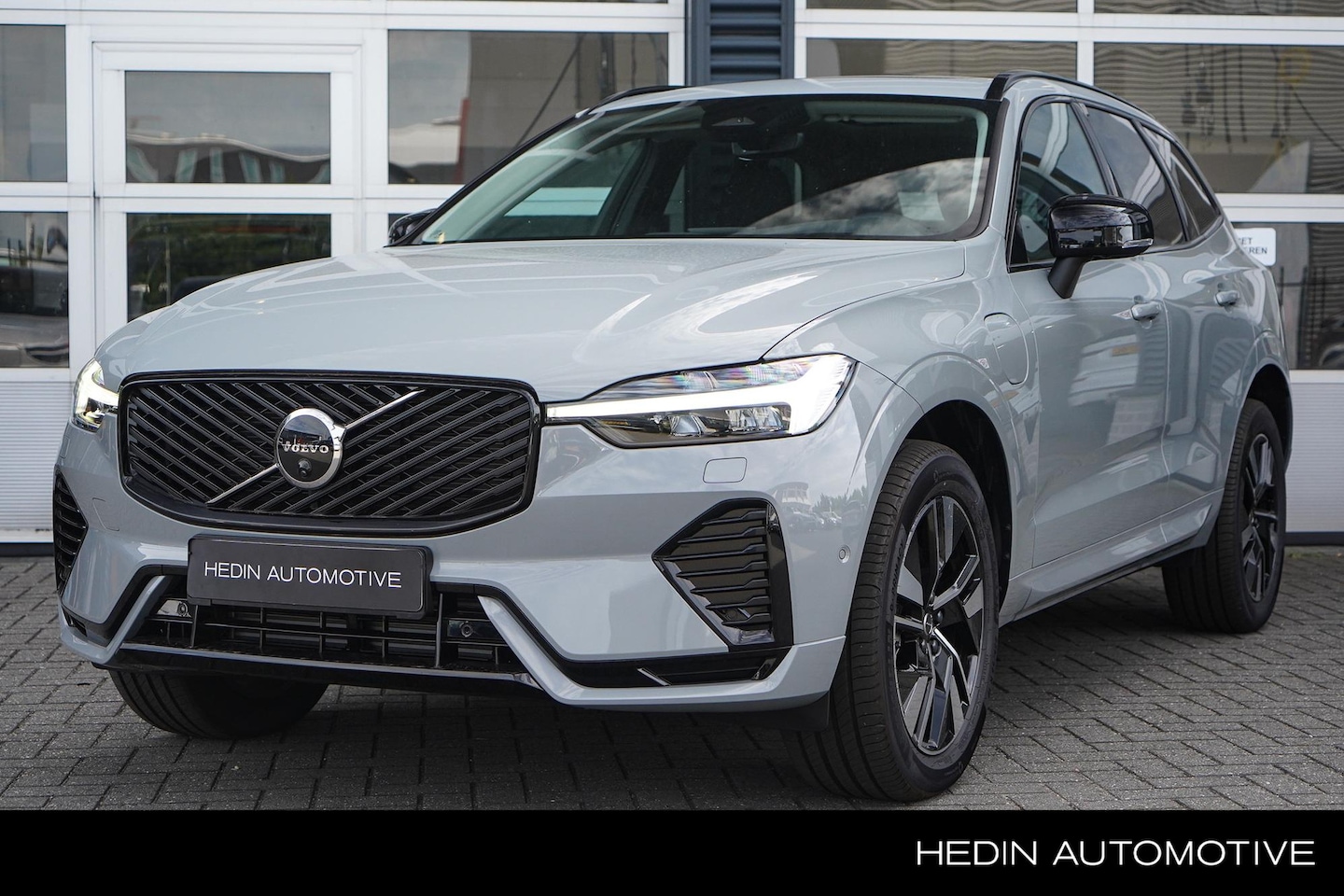 Volvo XC60 - T6 Plug-in hybrid AWD Plus Dark 350pk | 2250 kg Trekgewicht | MY2026 nieuw model | Glazen - AutoWereld.nl