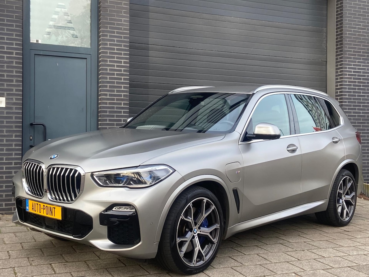 BMW X5 - XDRIVE45E FROZEN/INDIVIDUAL/HEADUP/SOFT/LUCHT - AutoWereld.nl
