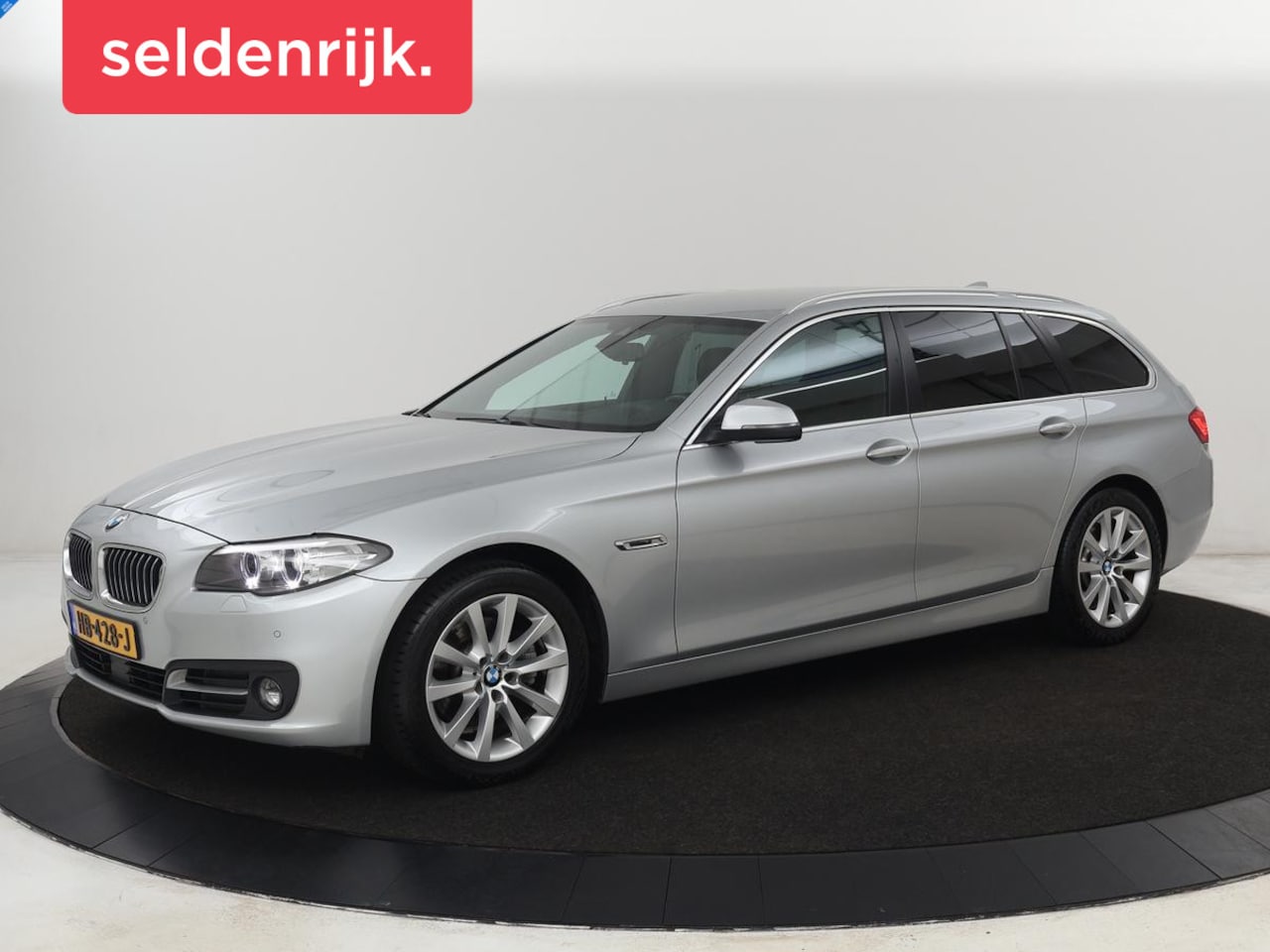 BMW 5-serie Touring - 518d Executive | Adaptive cruise | Leder | Trekhaak | Stoelverwarming | Keyless | Navigati - AutoWereld.nl