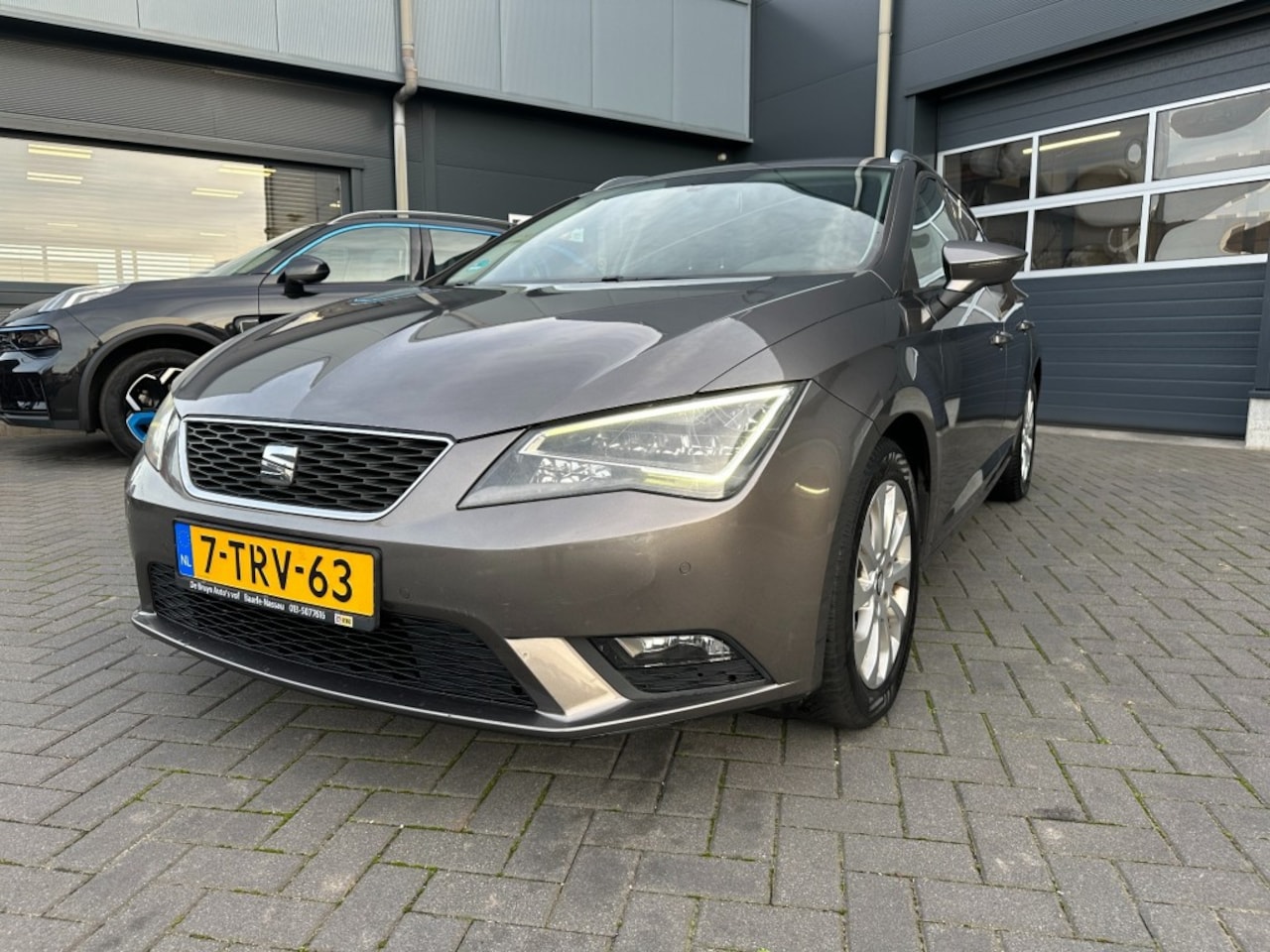 SEAT Leon - Ecomotive met trekhaak, PDC, airco, navigatie, cruise control - AutoWereld.nl