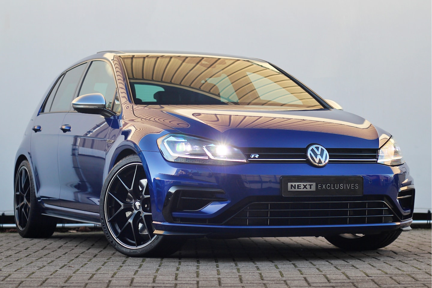 Volkswagen Golf - 2.0 TSI 4Motion R | Pano | DCC | Dynaudio | BBS | Keyless - AutoWereld.nl